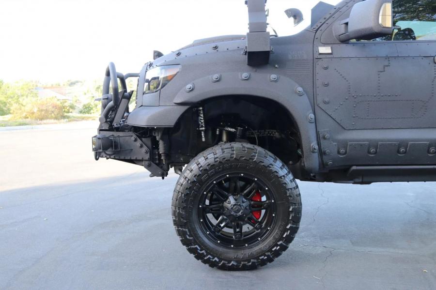 Детали экстерьера Toyota Tundra CrewMax 4x4 Zombie Apocalypse 2013 года  (фото 218 из 461)
